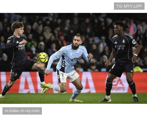 巴尔韦德半场戴帽创纪录 皇马高效反击三球完胜曼城占先机